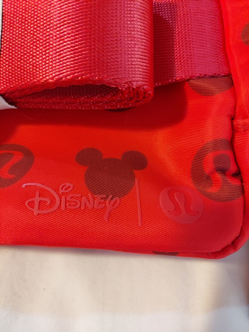Disney x Lululemon Everywhere Belt Bag 1L - Mickey & Logo Print - Picture 3 of 11